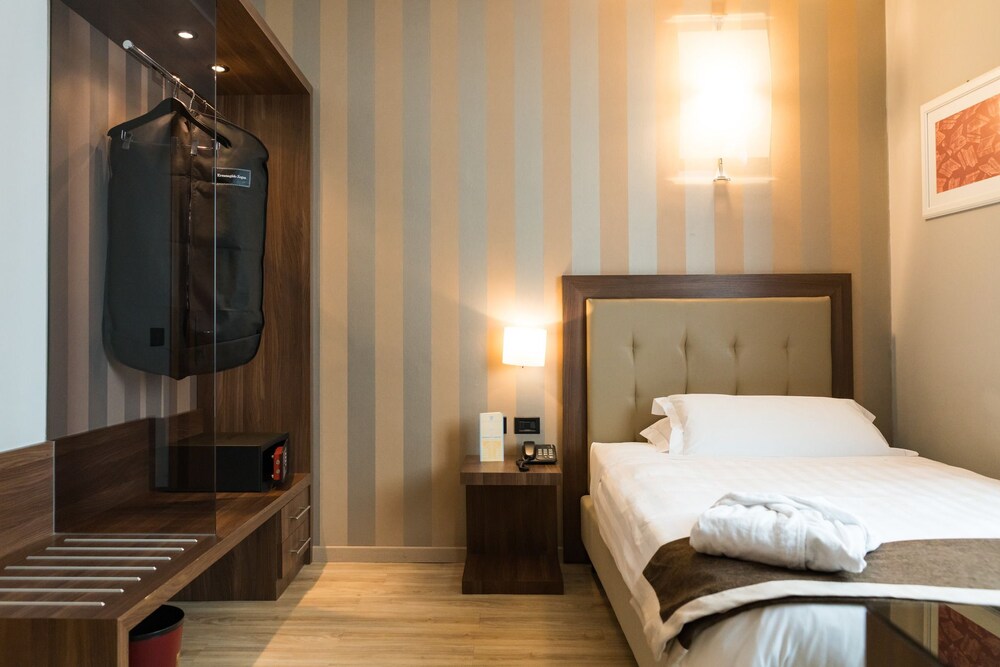 Hotel Royal Falcone Monza Ita Aarp Travel Center - 