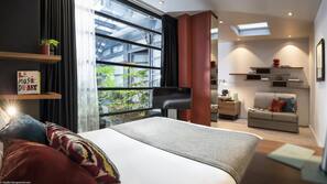 Premium bedding, in-room safe, soundproofing, free WiFi