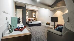 Premium bedding, in-room safe, soundproofing, free WiFi