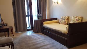 Caja fuerte, cortinas opacas, wifi gratis y ropa de cama