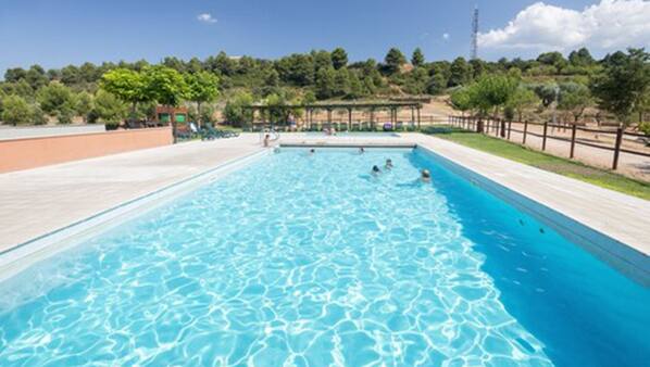 Inomhuspool och utomhuspool