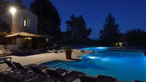 Seasonal outdoor pool, pool umbrellas, sun loungers