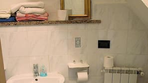 Shower, free toiletries, hair dryer, bidet