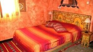Surmatelas, fer et planche à repasser sur demande, lits bébé (gratuits)