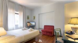 Minibar, coffre-forts dans les chambres, bureau