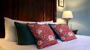 Iron/ironing board, free WiFi, linens
