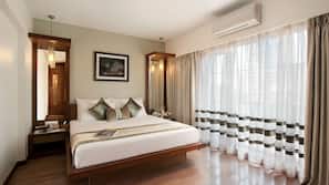 Premium bedding, minibar, in-room safe, desk