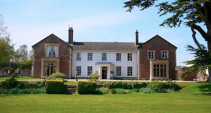 Glewstone Court Country House Hotel