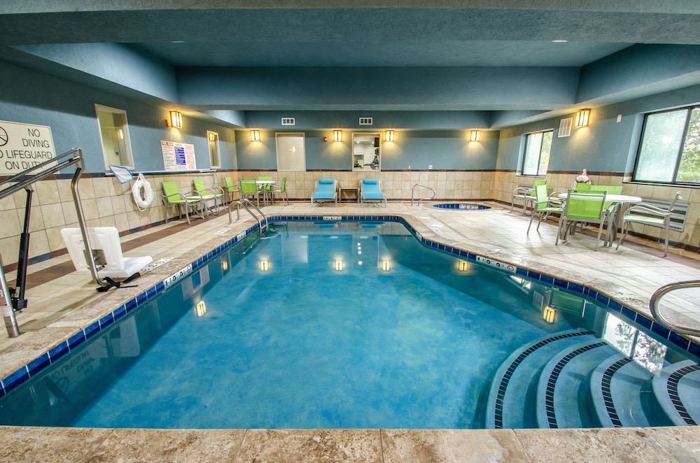 hotels in olathe ks with indoor pool