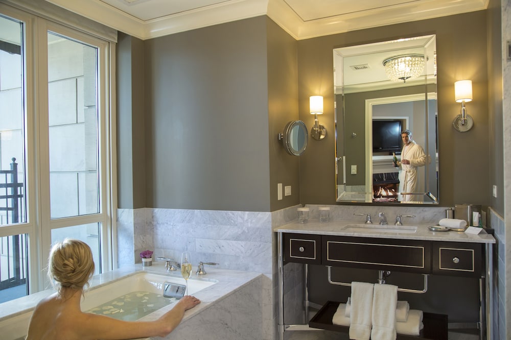 Waldorf Astoria Chicago in Chicago Best Rates & Deals on Orbitz