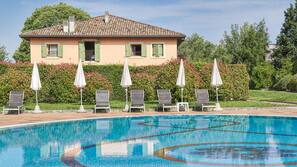 Indoor pool, 2 outdoor pools, pool umbrellas, pool loungers