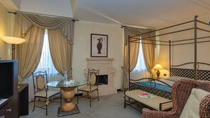 Minibar, in-room safe, desk, free cots/infant beds
