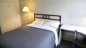 1 bedroom, desk, free WiFi, linens