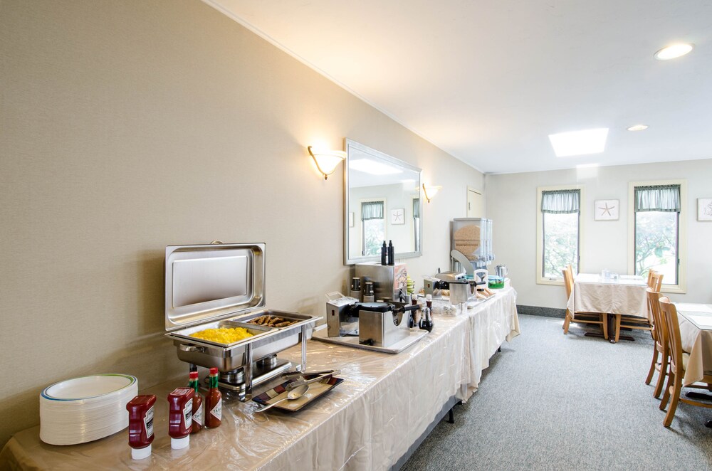 Breakfast area, All Seasons Resort