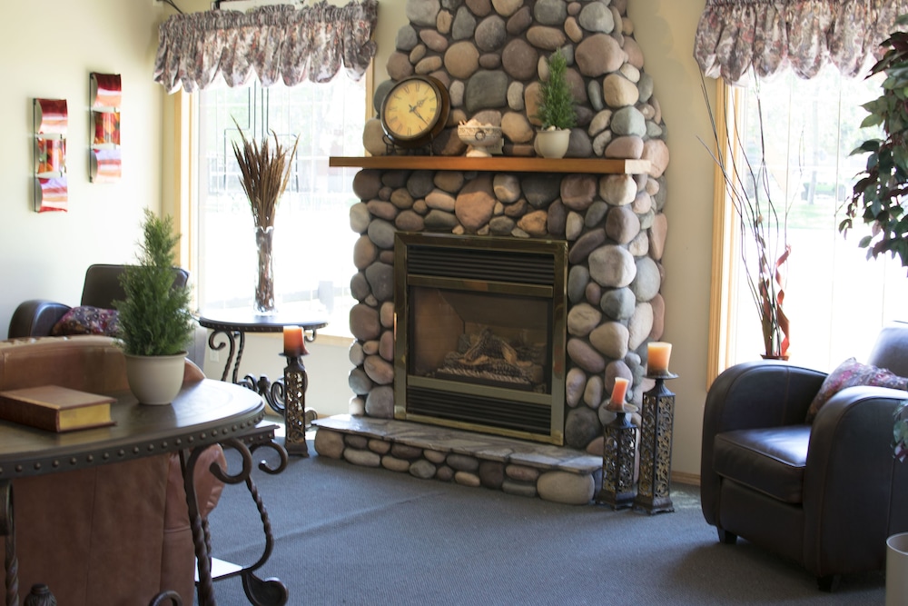 Aspen Village Inn 2018 Pictures Reviews S Deals Expedia Ca Photos Rooms Amenities Reviews Policies Mountain View Featured Image Lobby Sitting Area