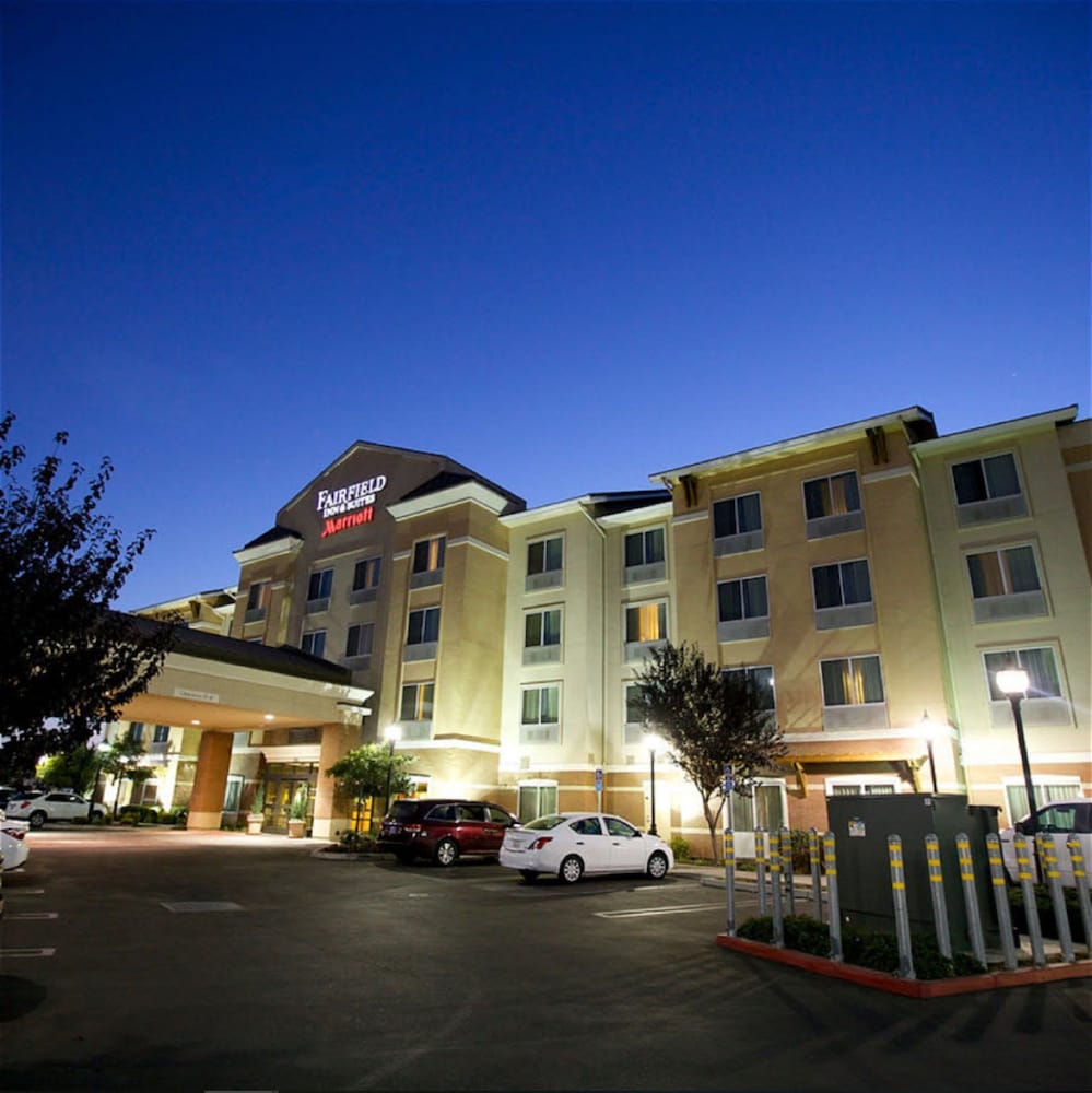 Front of property - evening/night, Fairfield Inn & Suites by Marriott Santa Maria