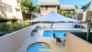 Outdoor spa bath