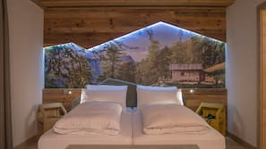 Hypo-allergenic bedding, in-room safe, desk, blackout drapes