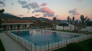 Seasonal outdoor pool, pool umbrellas, sun loungers