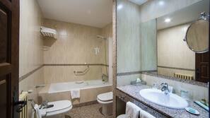 Ropa de cama de alta calidad, minibar, caja fuerte y escritorio