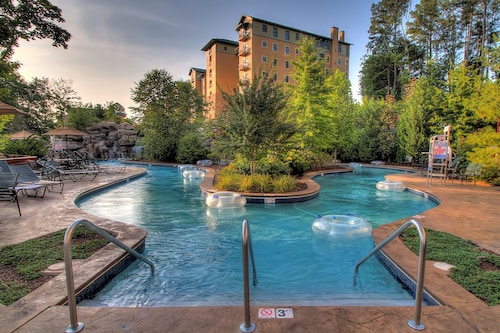 Pigeon Forge Luxury Hotels Luxurious From 84 Travelocity Riverstone Resort Spa