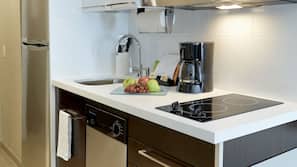 Fridge, microwave, hob, dishwasher