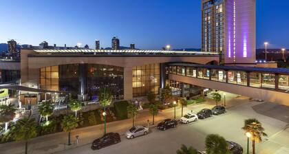 Delta Hotels by Marriott Burnaby Conference Centre