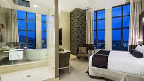 Hypo-allergenic bedding, in-room safe, desk, laptop workspace