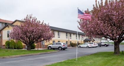 Eastbrook Inn