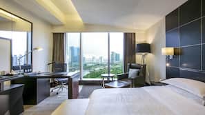 Hypo-allergenic bedding, minibar, in-room safe, desk