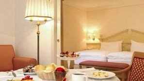 Minibar, una cassaforte in camera, una scrivania