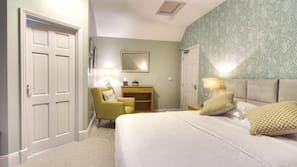 Premium bedding, in-room safe, iron/ironing board, free WiFi