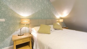 Premium bedding, in-room safe, iron/ironing board, free WiFi