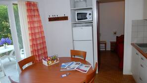 Fridge, microwave, coffee/tea maker, electric kettle