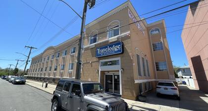 Travelodge by Wyndham Ozone Park