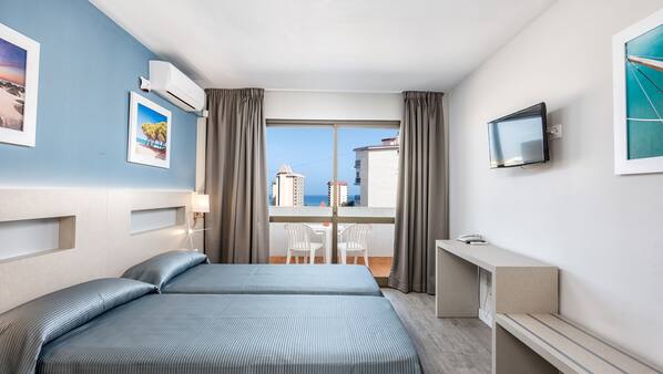 Cortinas opacas, tabla de planchar con plancha, wifi gratis
