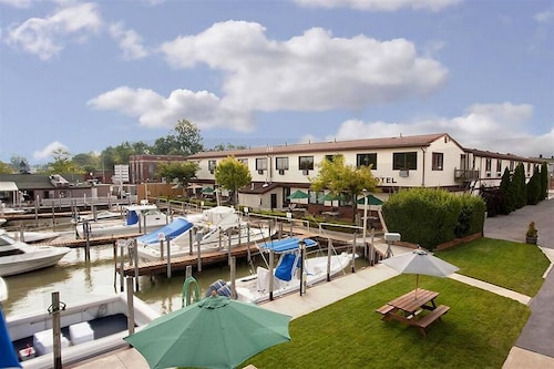 Port Clinton Hotels From 56 Hotel Deals Arlington Inn