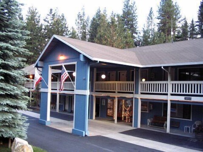 The Christmas Tree Inn in Mi-Wuk Village, CA | Expedia