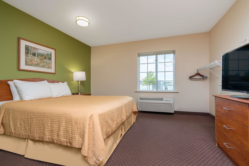 Days Inn & Suites by Wyndham Rochester Mayo Clinic South