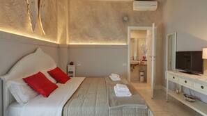 Desk, soundproofing, rollaway beds, free WiFi