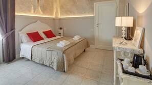 Desk, soundproofing, rollaway beds, free WiFi