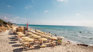 Spiaggia privata nelle vicinanze, sabbia bianca, ombrelloni