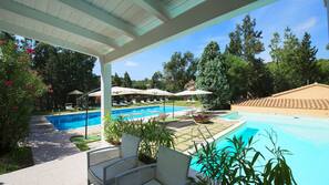 2 piscine all'aperto
