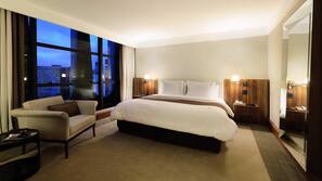 Egyptian cotton sheets, premium bedding, pillow top beds, minibar
