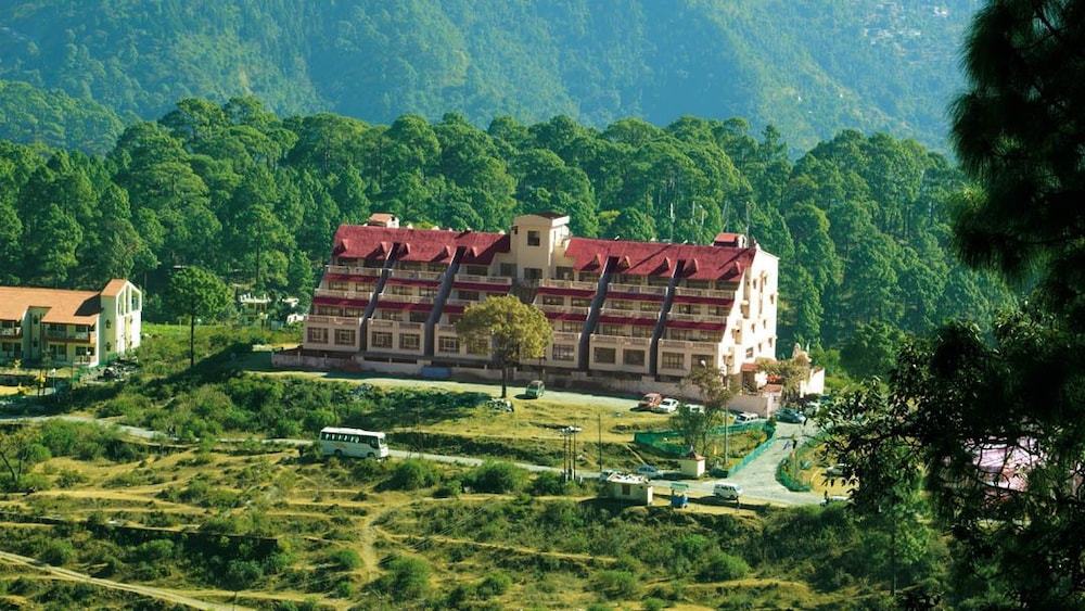 Dynasty Resort in Haldwāni, India