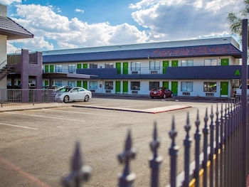 Siegel Slots and Suites