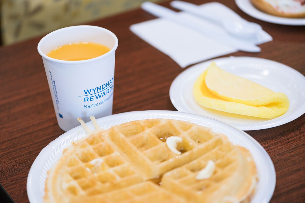 Days Inn by Wyndham Greensboro NC in Greensboro Best Rates & Deals on