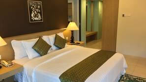Minibar, in-room safe, desk, free cribs/infant beds