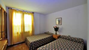 1 bedroom, in-room safe, rollaway beds