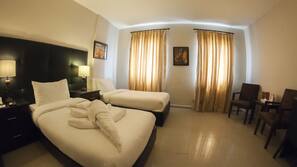 2 chambres, surmatelas, minibar, coffre-forts dans les chambres
